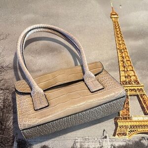 Tommy Hilfiger soft leather handbag in nude